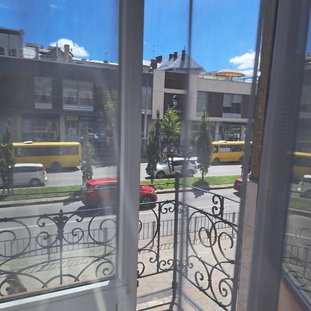 Двокімнатна Квартира Біля Оперного Театру Lviv Exterior photo